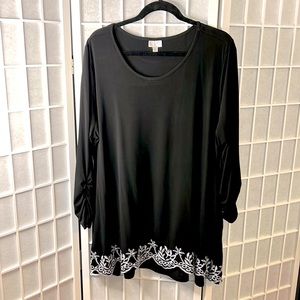 Woman’s Black Blouse With White stitch Design Trim 3/4 sleeve Like New